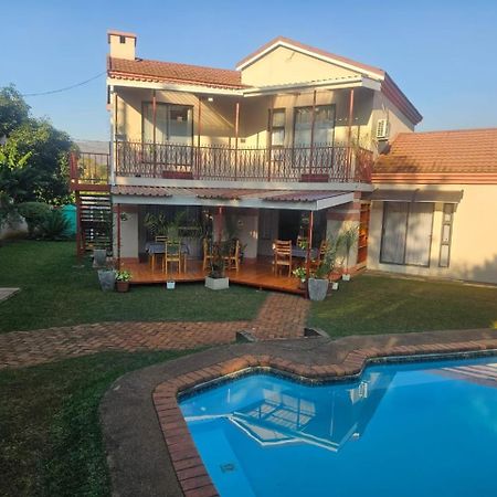 Ezulwini Guest House ภายนอก รูปภาพ