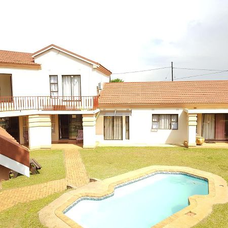 Ezulwini Guest House ภายนอก รูปภาพ