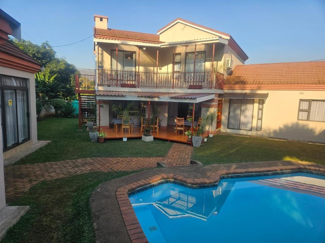 Ezulwini Guest House ภายนอก รูปภาพ