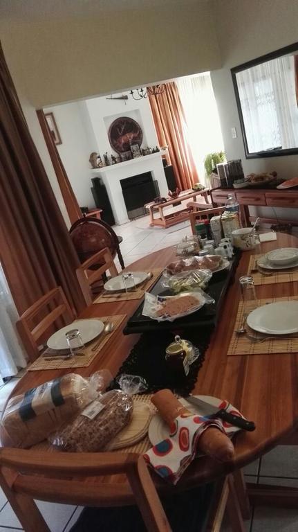 Ezulwini Guest House ภายนอก รูปภาพ