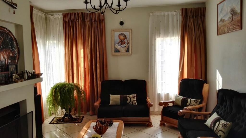 Ezulwini Guest House ภายนอก รูปภาพ
