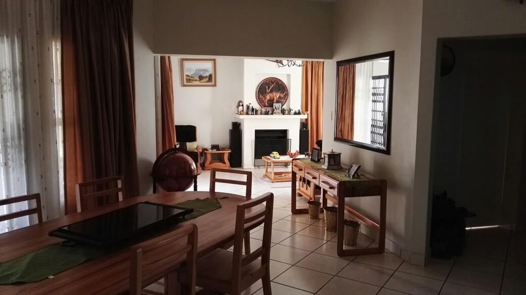 Ezulwini Guest House ภายนอก รูปภาพ