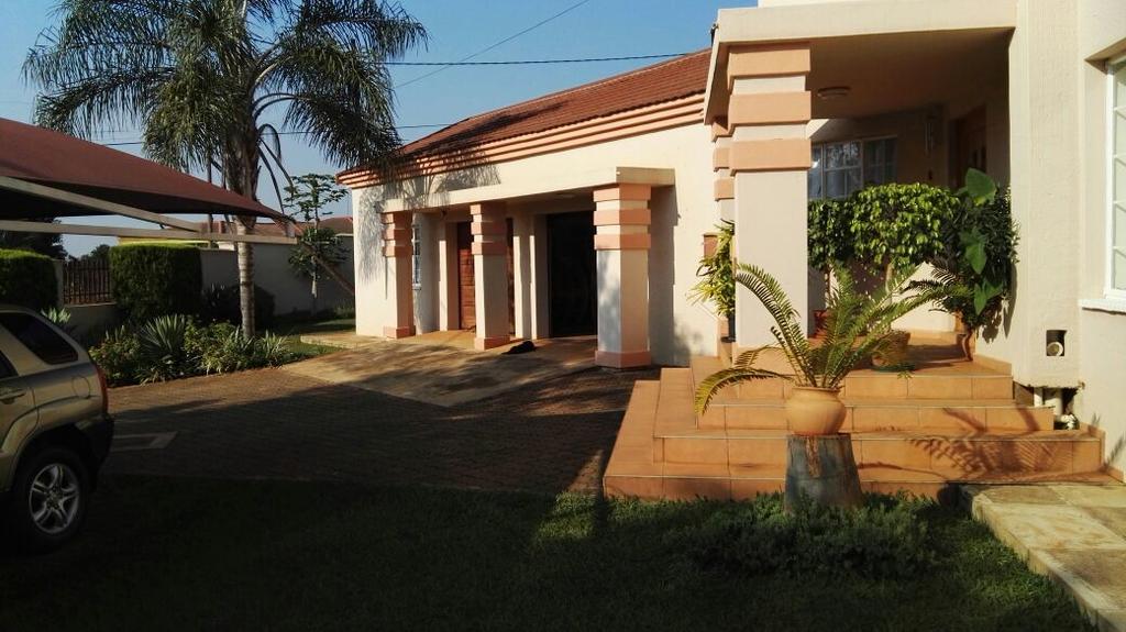 Ezulwini Guest House ภายนอก รูปภาพ