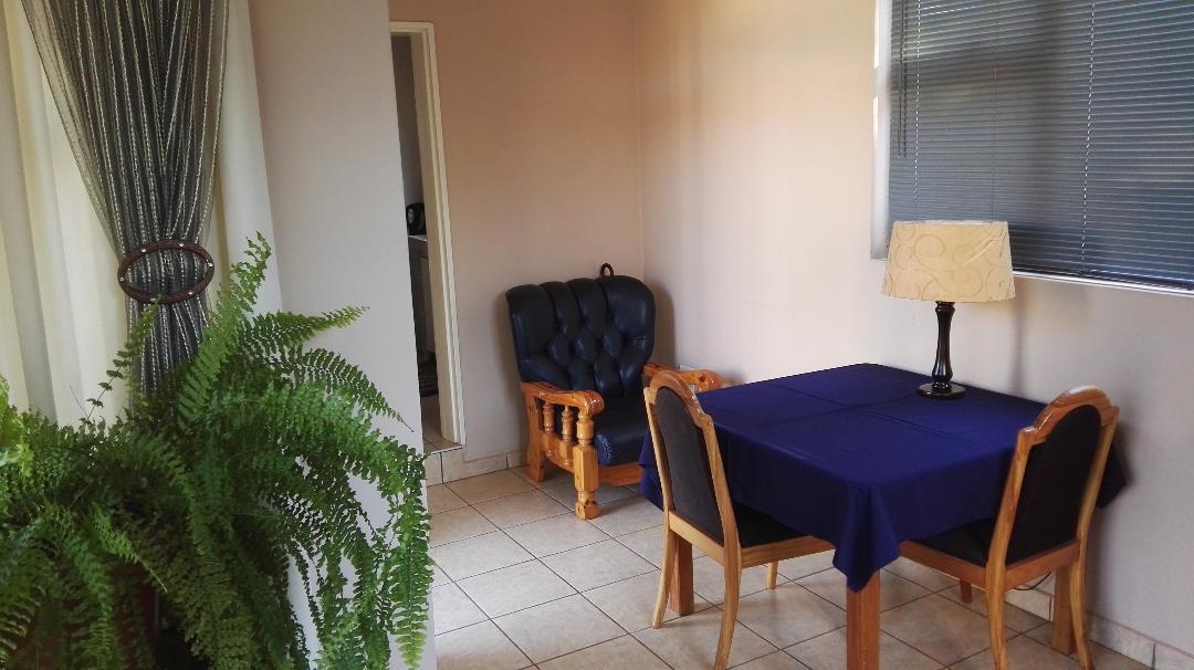 Ezulwini Guest House ภายนอก รูปภาพ
