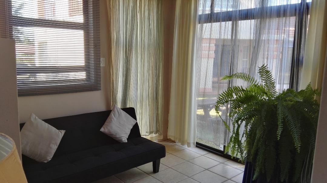Ezulwini Guest House ภายนอก รูปภาพ