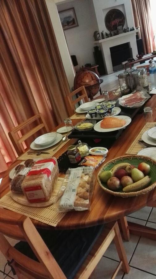 Ezulwini Guest House ภายนอก รูปภาพ