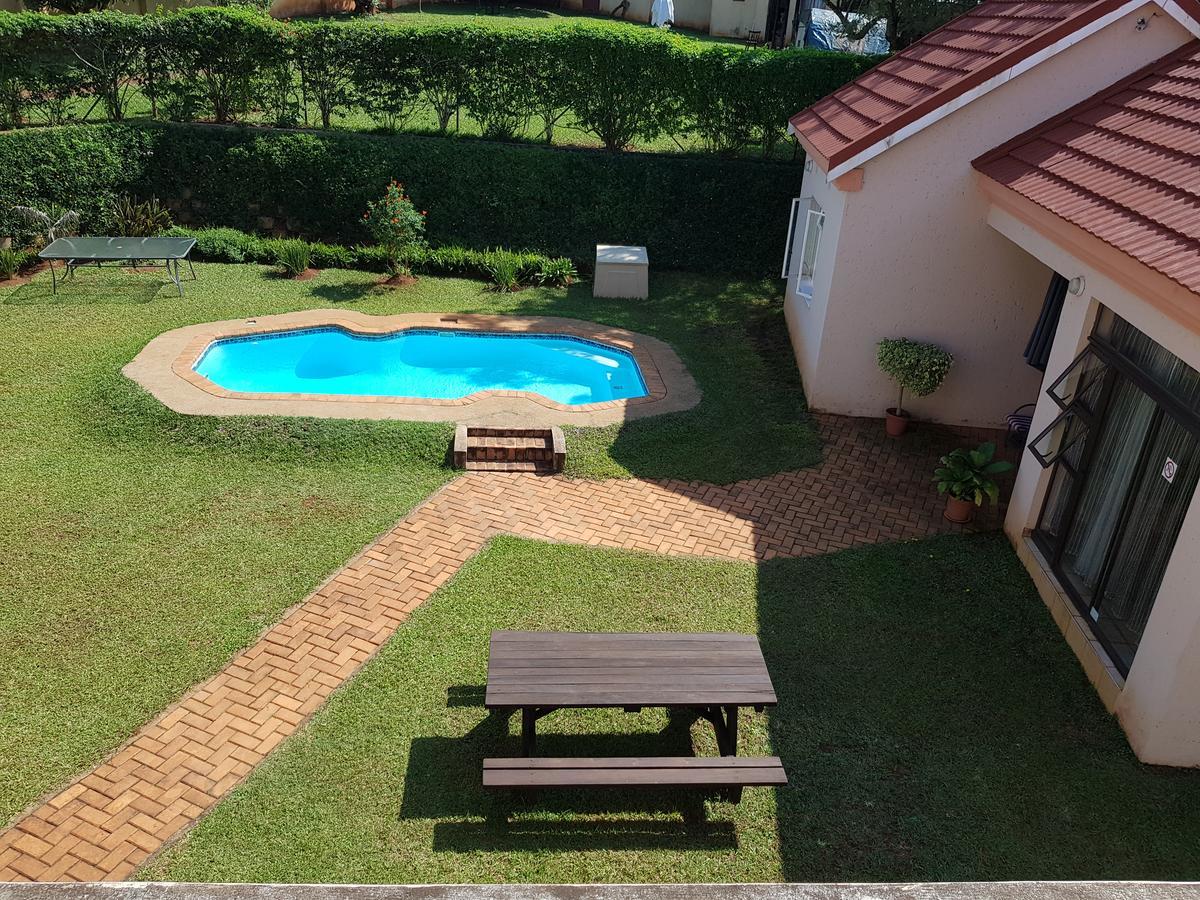 Ezulwini Guest House ภายนอก รูปภาพ