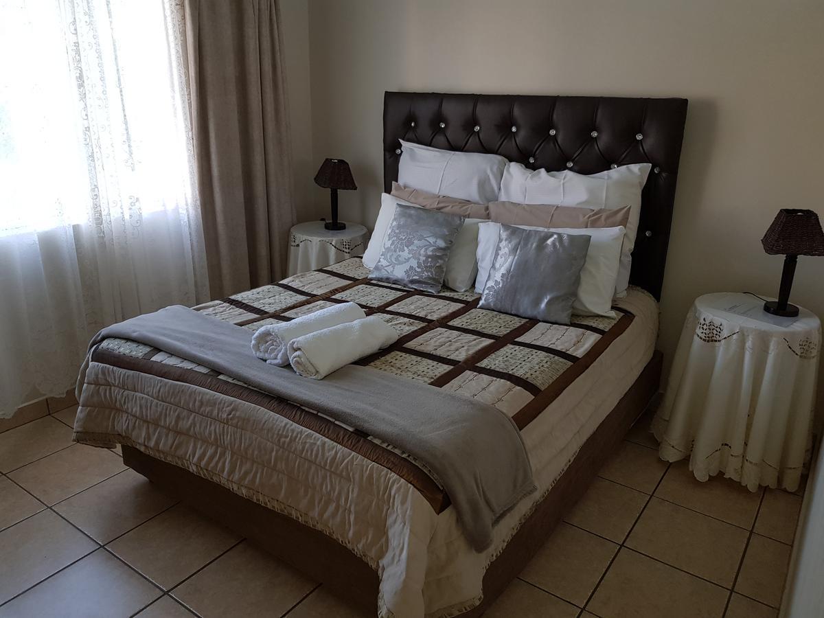 Ezulwini Guest House ภายนอก รูปภาพ