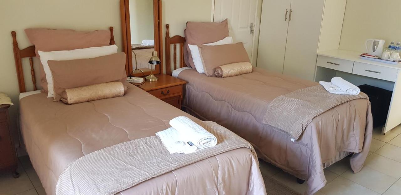 Ezulwini Guest House ภายนอก รูปภาพ