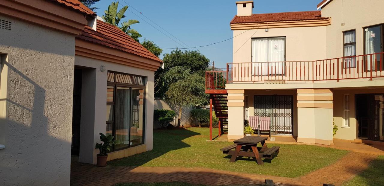 Ezulwini Guest House ภายนอก รูปภาพ