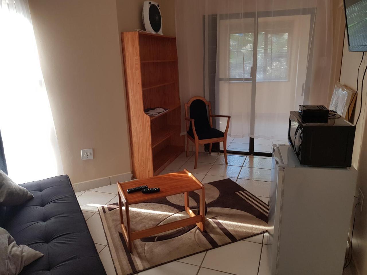 Ezulwini Guest House ภายนอก รูปภาพ