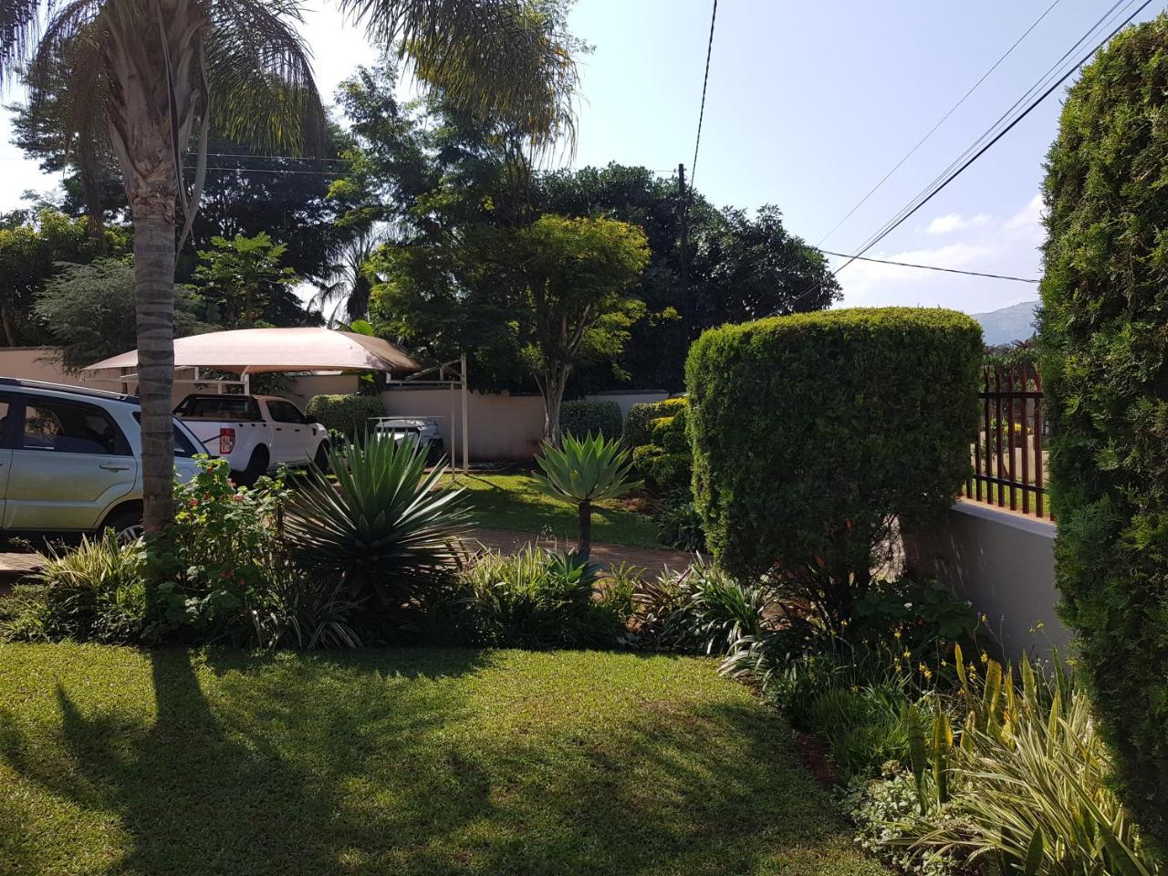 Ezulwini Guest House ภายนอก รูปภาพ