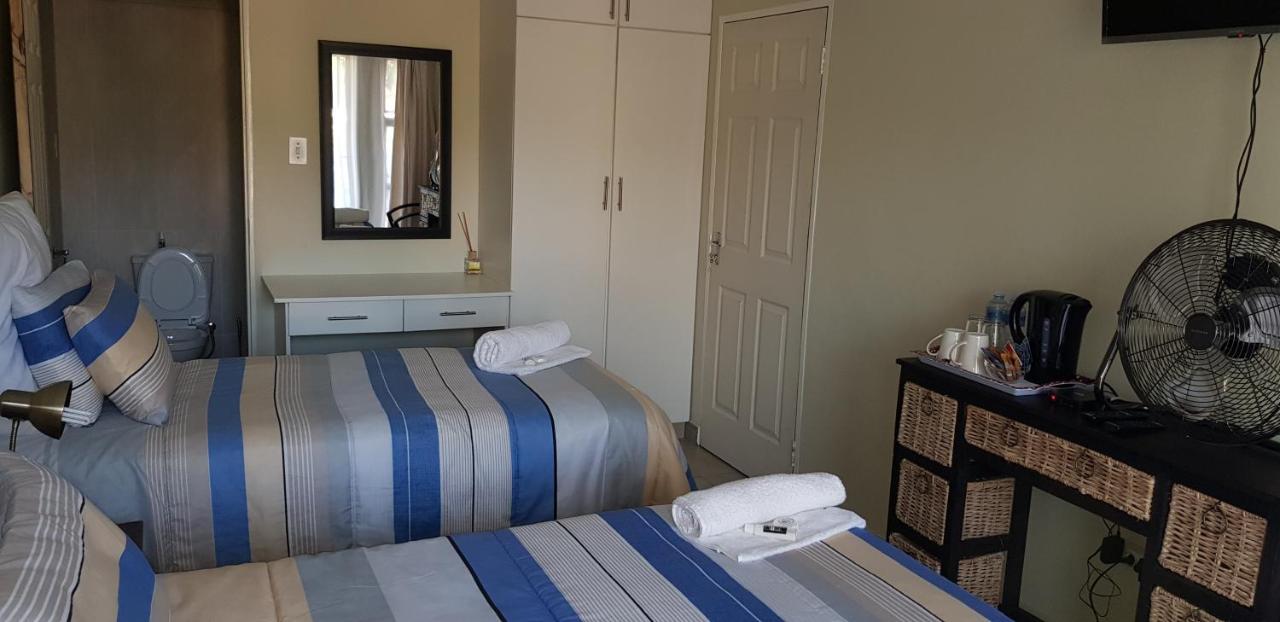 Ezulwini Guest House ภายนอก รูปภาพ