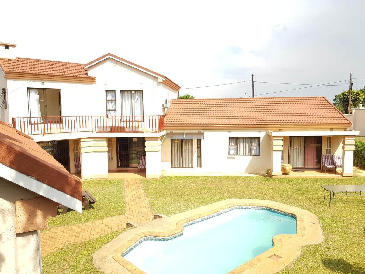 Ezulwini Guest House ภายนอก รูปภาพ